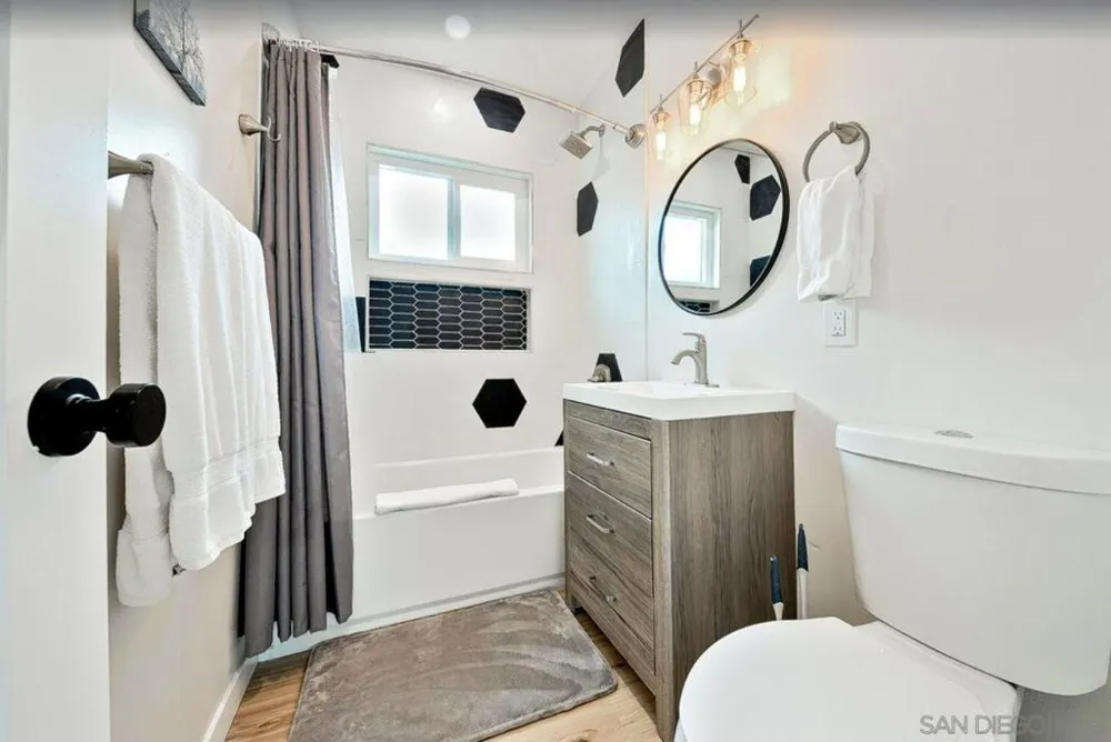 4754 Saratoga San Diego, CA 92107