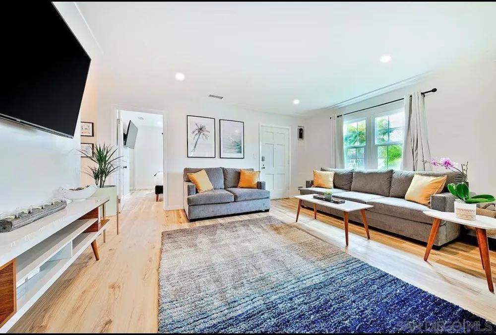 4754 Saratoga San Diego, CA 92107