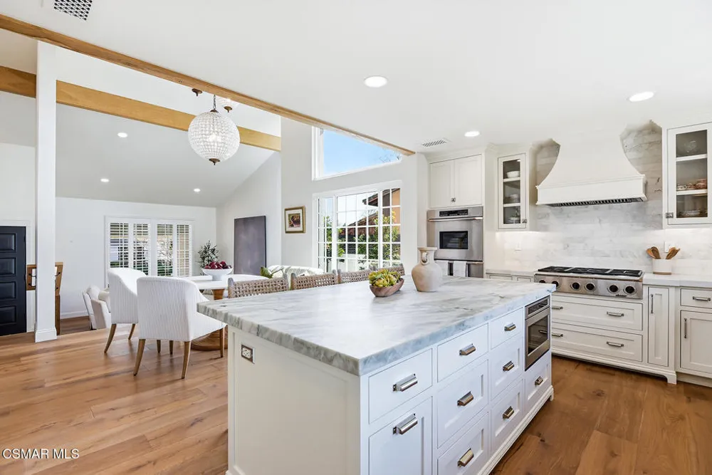 1944 Stonesgate Street Thousand Oaks, CA 91361