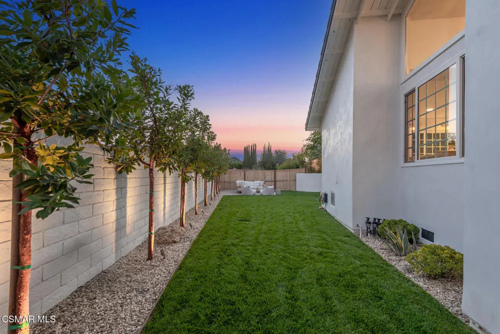 1944 Stonesgate Street Thousand Oaks, CA 91361