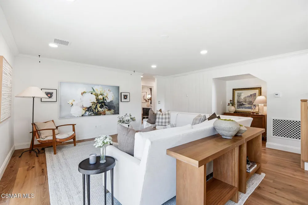 1944 Stonesgate Street Thousand Oaks, CA 91361