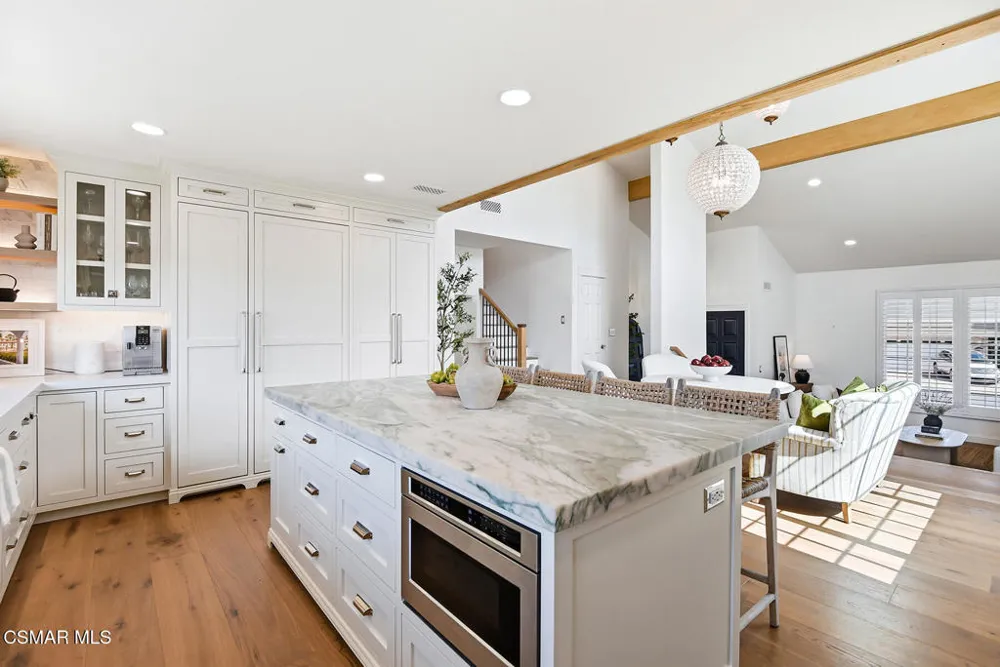 1944 Stonesgate Street Thousand Oaks, CA 91361