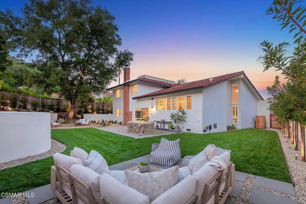1944 Stonesgate Street Thousand Oaks, CA 91361