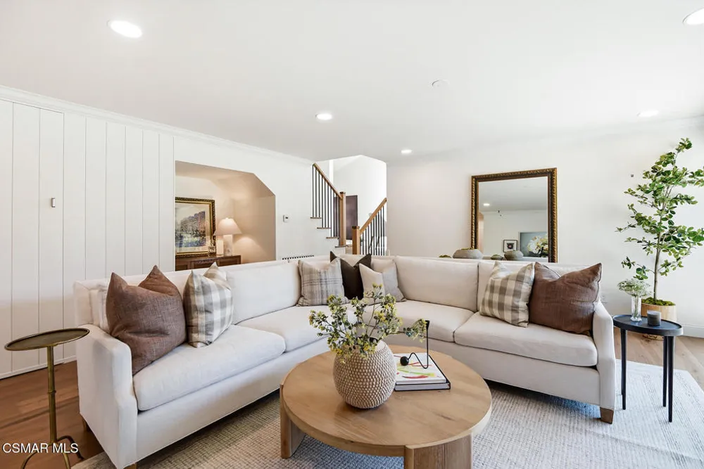1944 Stonesgate Street Thousand Oaks, CA 91361