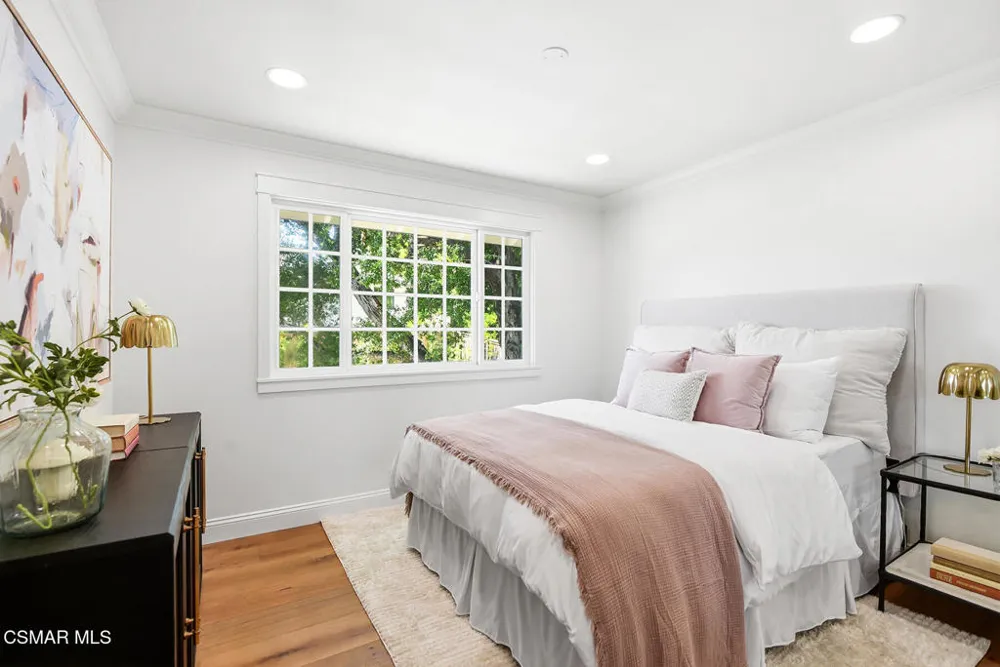 1944 Stonesgate Street Thousand Oaks, CA 91361