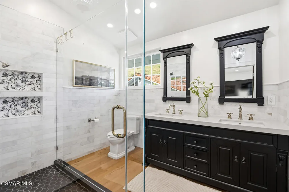 1944 Stonesgate Street Thousand Oaks, CA 91361