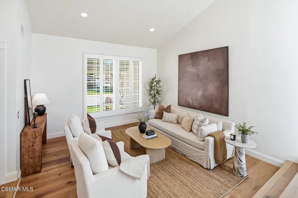 1944 Stonesgate Street Thousand Oaks, CA 91361
