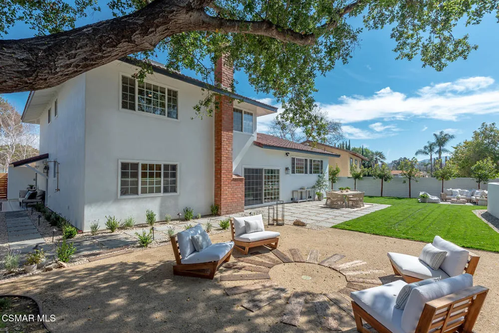 1944 Stonesgate Street Thousand Oaks, CA 91361