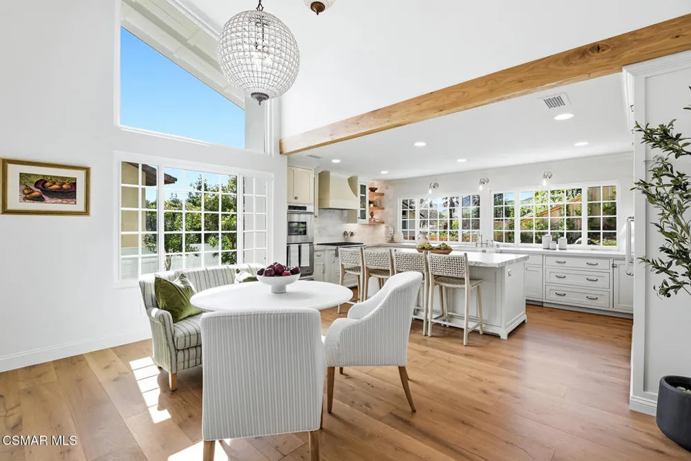 1944 Stonesgate Street Thousand Oaks, CA 91361