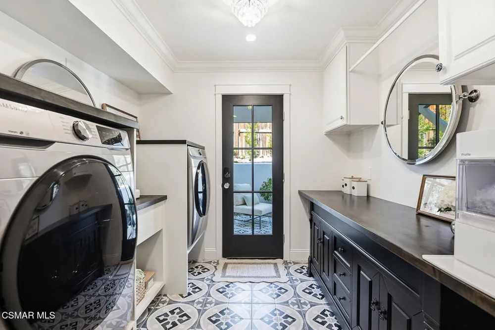 1944 Stonesgate Street Thousand Oaks, CA 91361