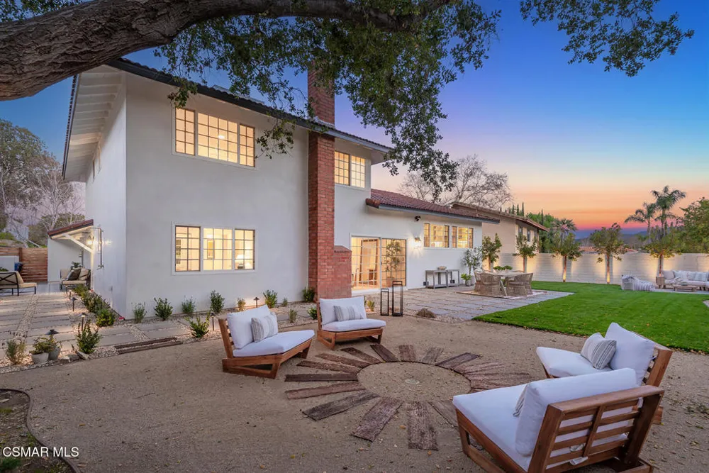 1944 Stonesgate Street Thousand Oaks, CA 91361