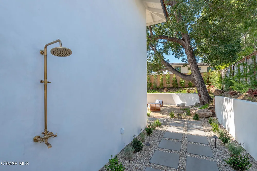 1944 Stonesgate Street Thousand Oaks, CA 91361