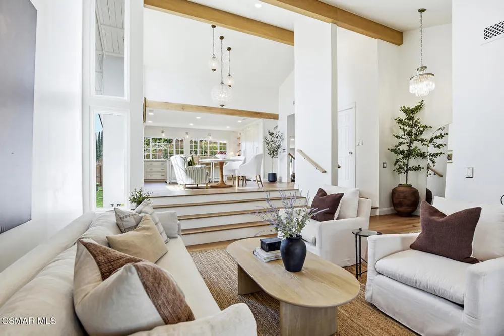 1944 Stonesgate Street Thousand Oaks, CA 91361