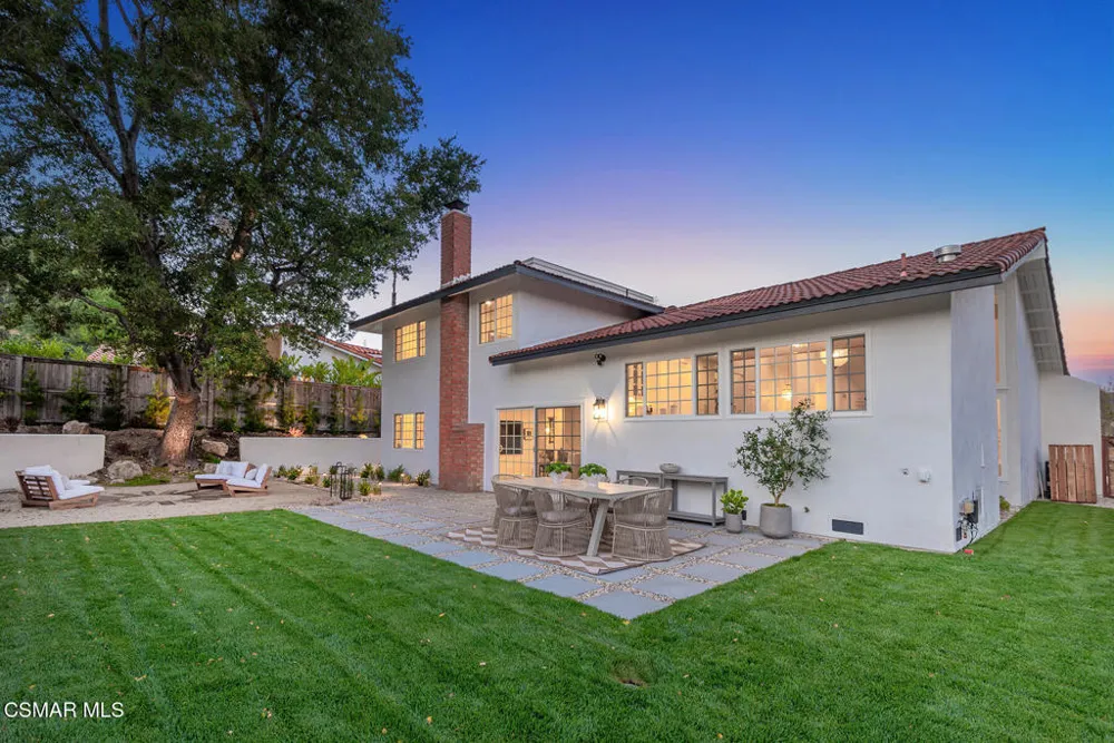1944 Stonesgate Street Thousand Oaks, CA 91361