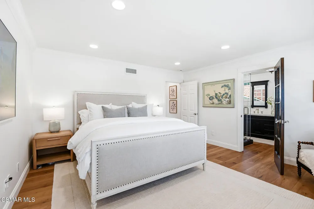 1944 Stonesgate Street Thousand Oaks, CA 91361