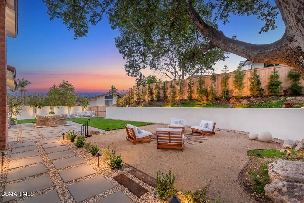 1944 Stonesgate Street Thousand Oaks, CA 91361