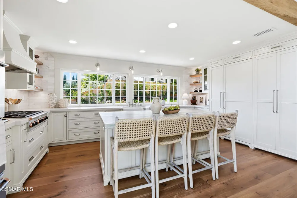 1944 Stonesgate Street Thousand Oaks, CA 91361