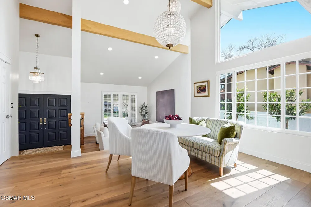 1944 Stonesgate Street Thousand Oaks, CA 91361