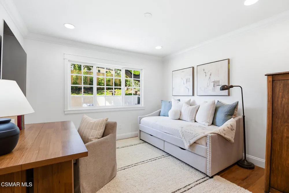 1944 Stonesgate Street Thousand Oaks, CA 91361