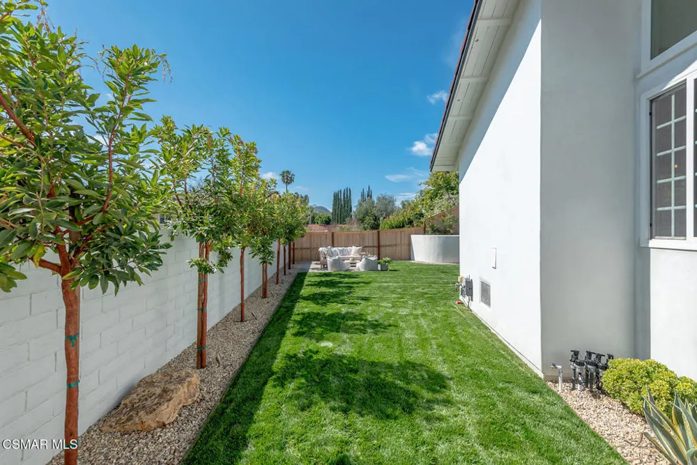 1944 Stonesgate Street Thousand Oaks, CA 91361