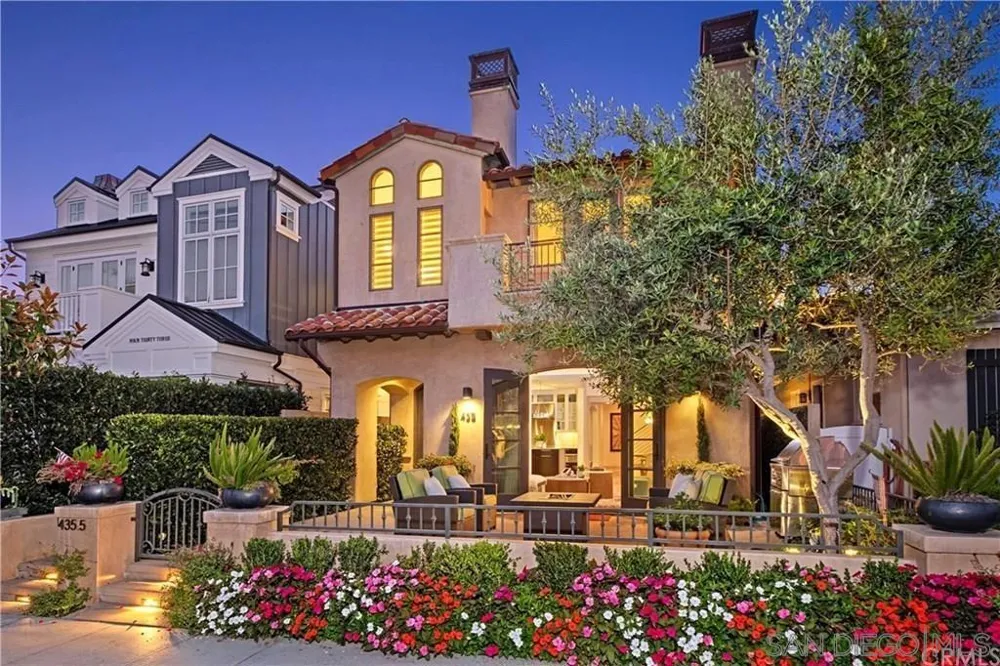 435 Carnation Ave Corona del Mar, CA 92625
