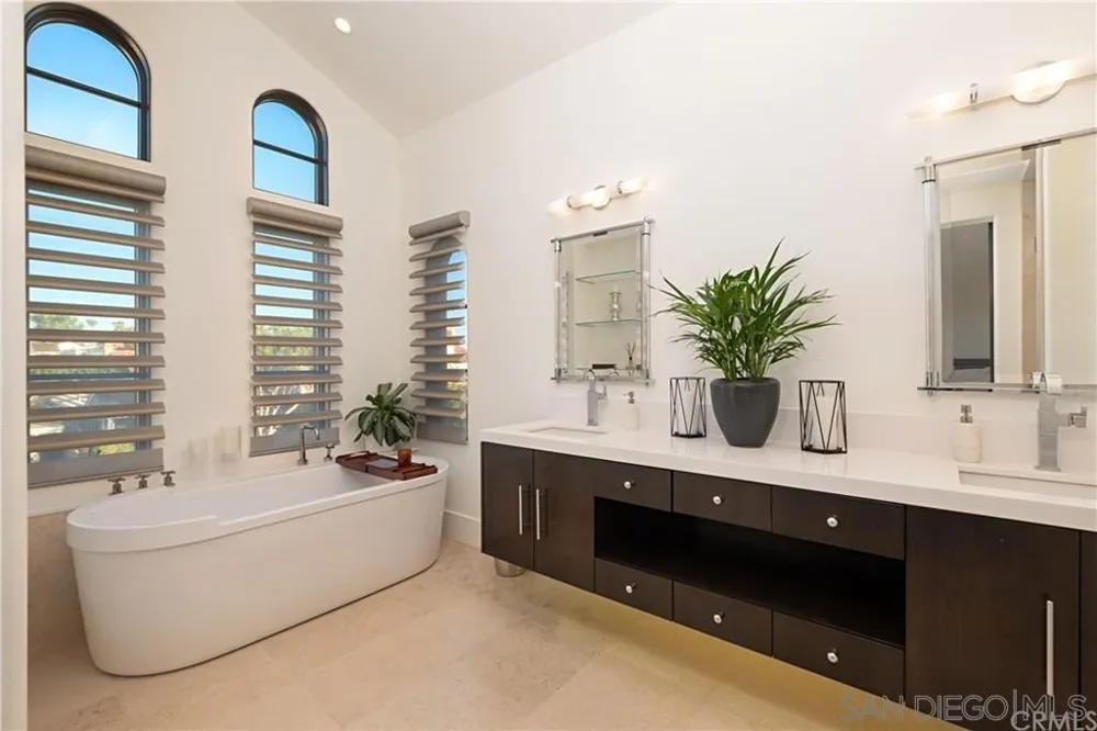 435 Carnation Ave Corona del Mar, CA 92625