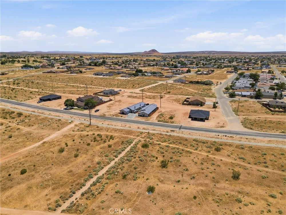 8924 Loop California City, CA 93505