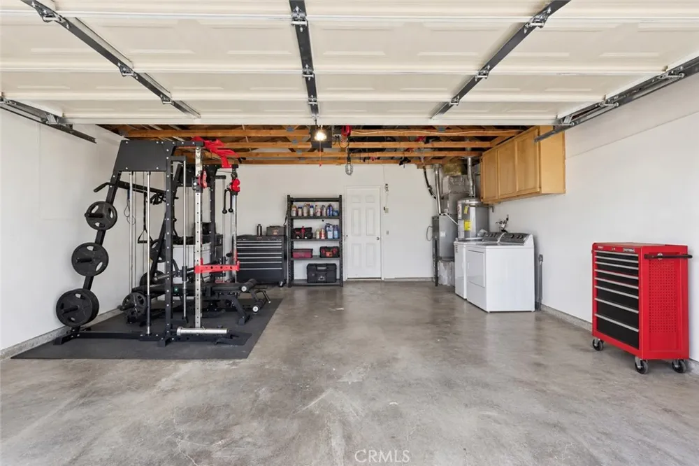 8924 Loop California City, CA 93505