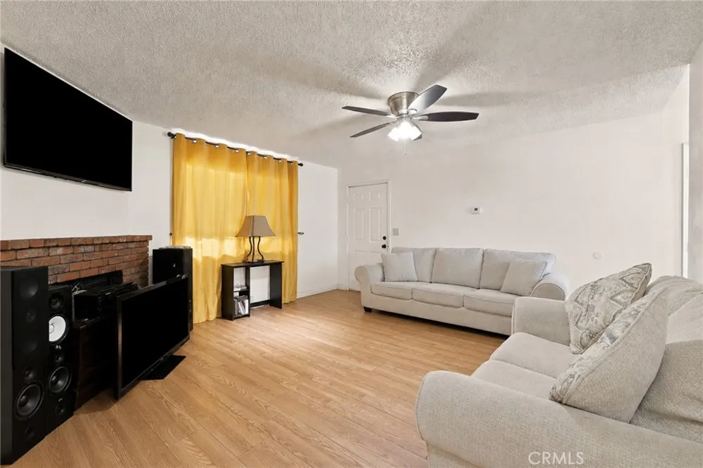 8924 Loop California City, CA 93505