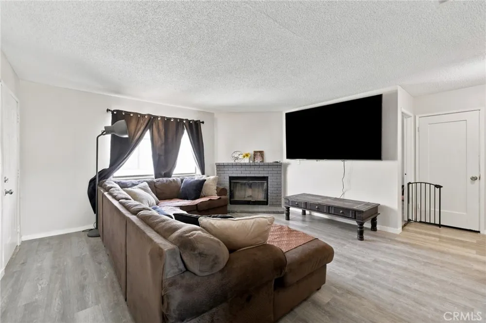 8924 Loop California City, CA 93505