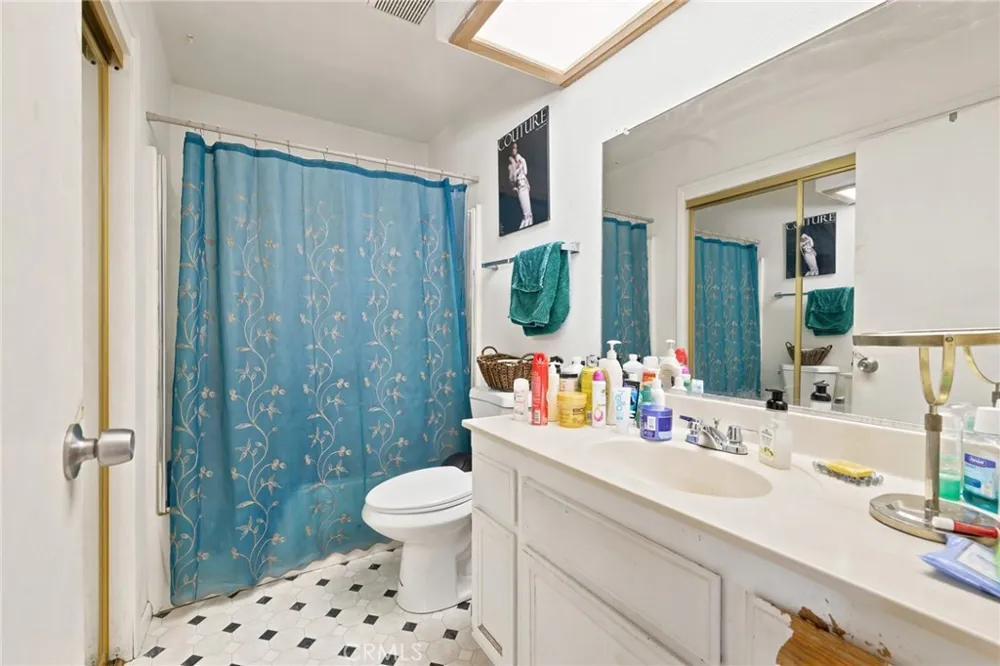 8924 Loop California City, CA 93505