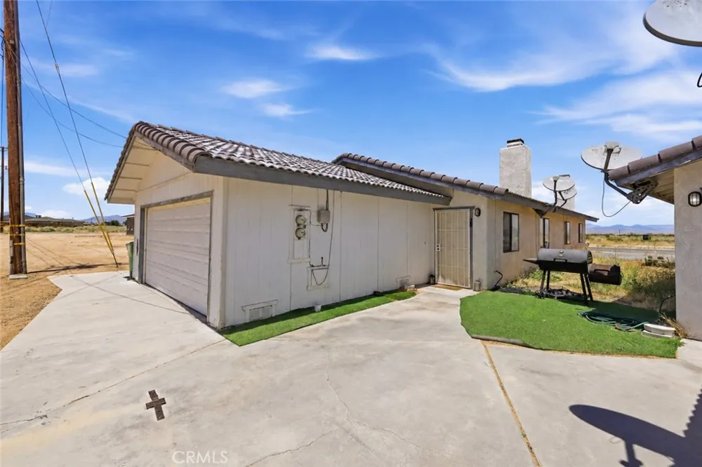 8924 Loop California City, CA 93505