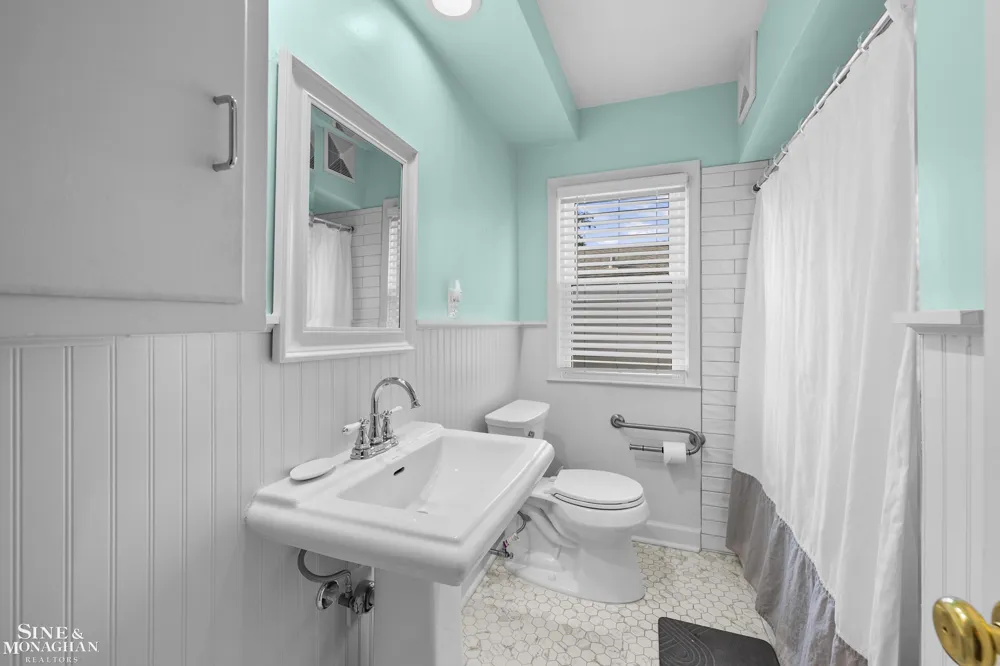 20631 Wedgewood Drive Grosse Pointe Woods City, MI 48236