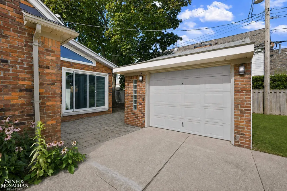 20631 Wedgewood Drive Grosse Pointe Woods City, MI 48236