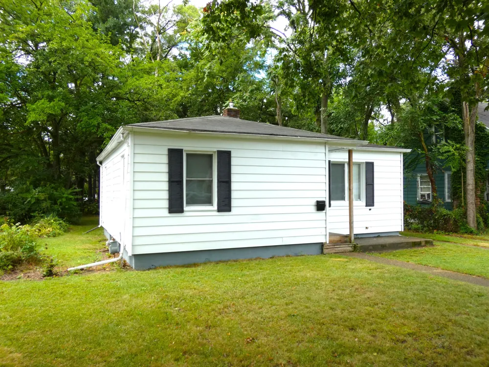 1330 Bishop Avenue Benton Harbor City, MI 49022