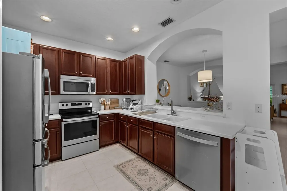 9410 GEORGIAN PARK LANE #105 Tampa, FL 33626