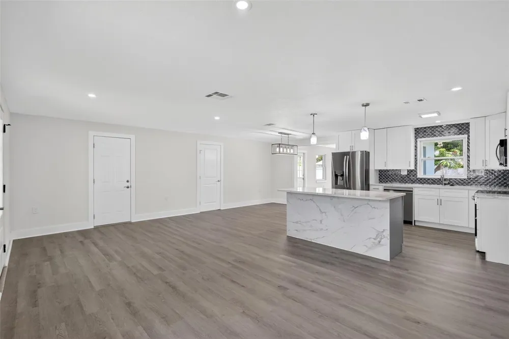 2175 EDYTHE DRIVE Dunedin, FL 34698