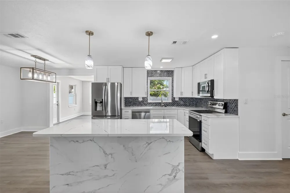 2175 EDYTHE DRIVE Dunedin, FL 34698