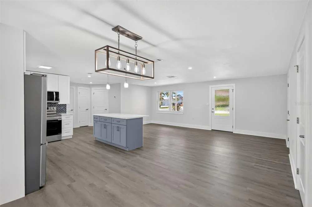 2175 EDYTHE DRIVE Dunedin, FL 34698