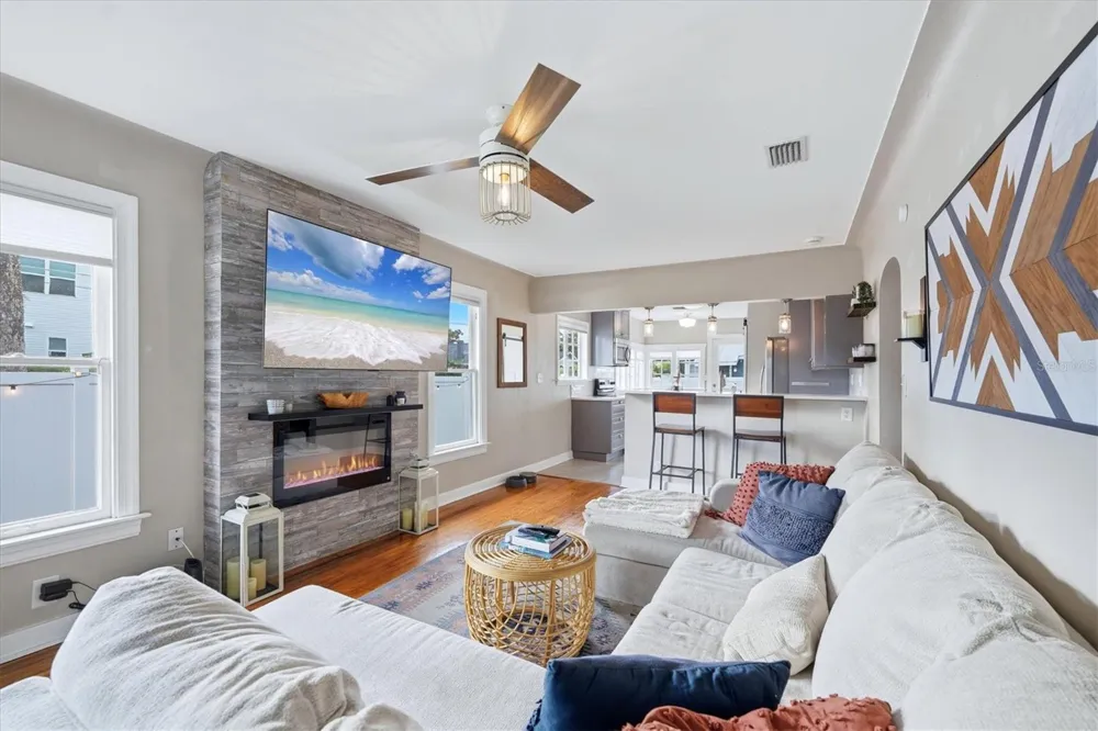 2363 4TH AVENUE St Petersburg, FL 33713