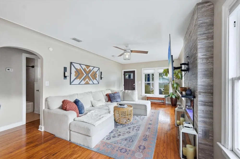 2363 4TH AVENUE St Petersburg, FL 33713