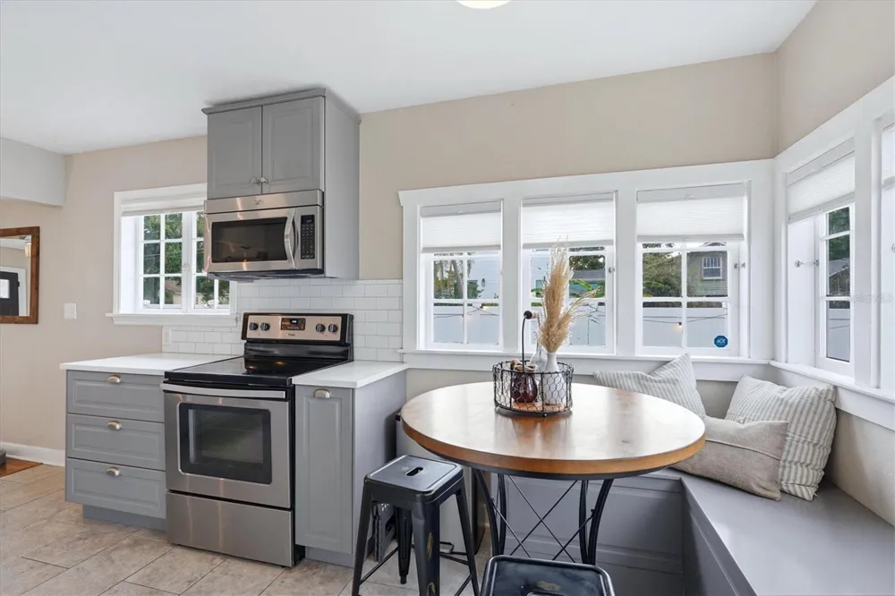2363 4TH AVENUE St Petersburg, FL 33713