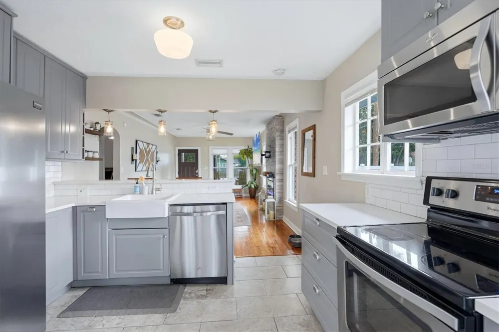 2363 4TH AVENUE St Petersburg, FL 33713
