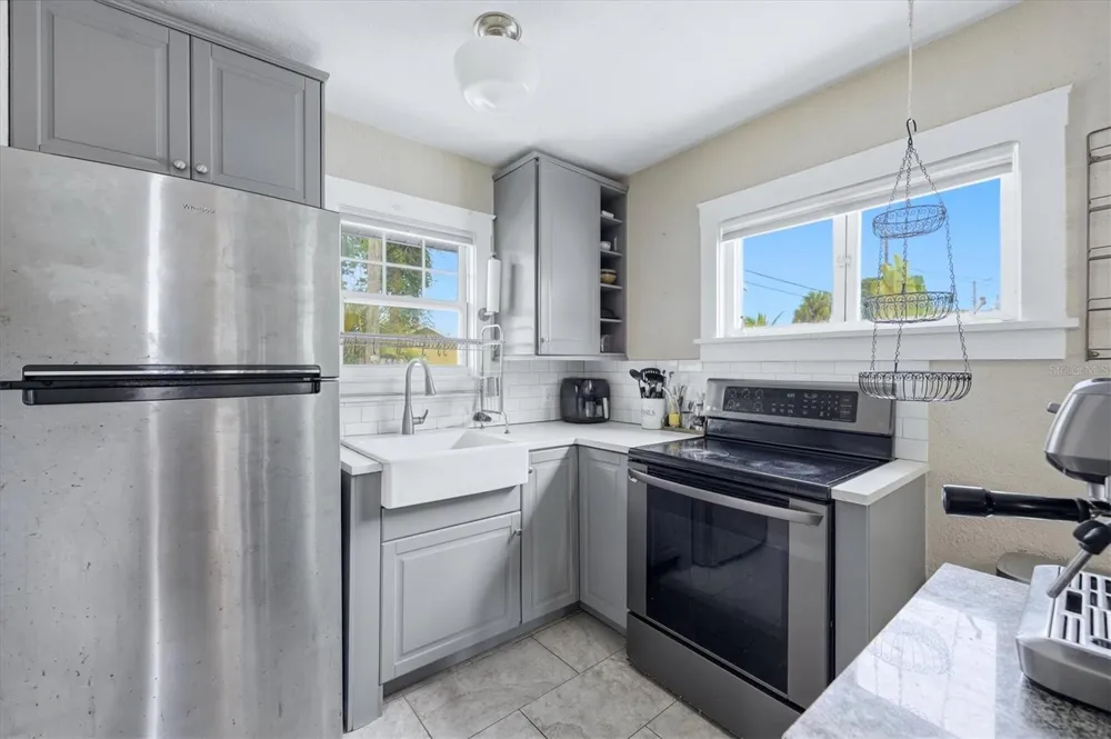 2363 4TH AVENUE St Petersburg, FL 33713