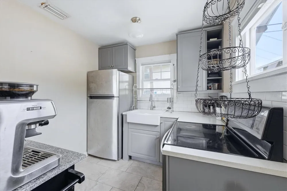 2363 4TH AVENUE St Petersburg, FL 33713