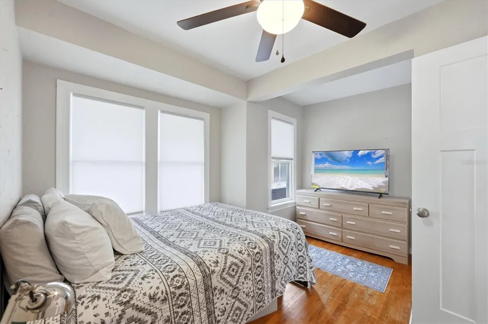 2363 4TH AVENUE St Petersburg, FL 33713