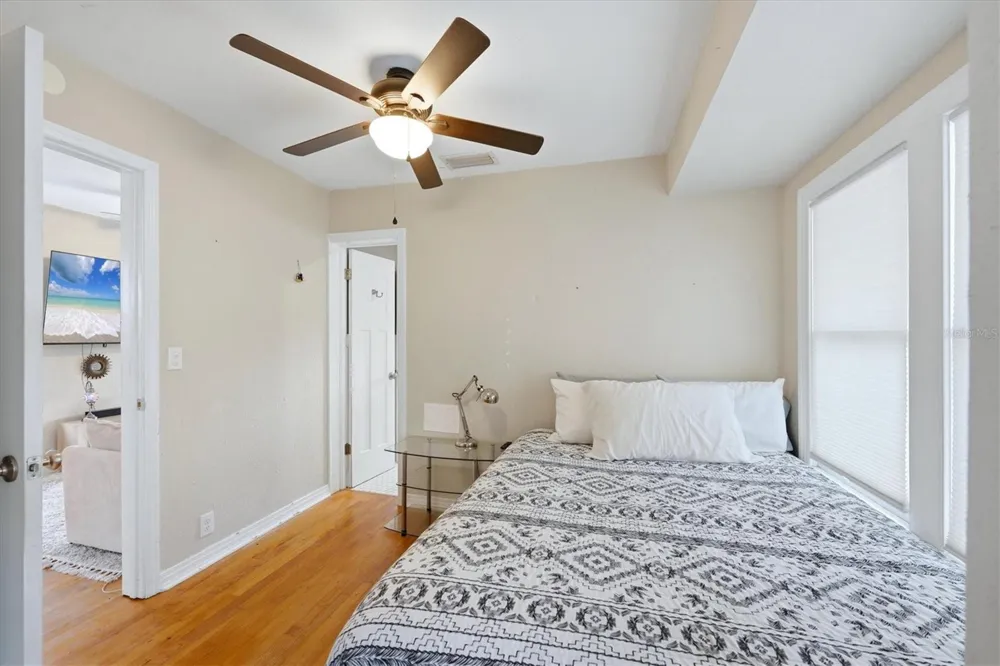 2363 4TH AVENUE St Petersburg, FL 33713