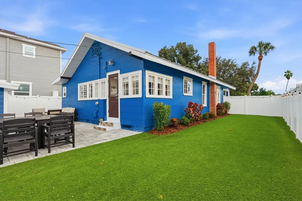 2363 4TH AVENUE St Petersburg, FL 33713