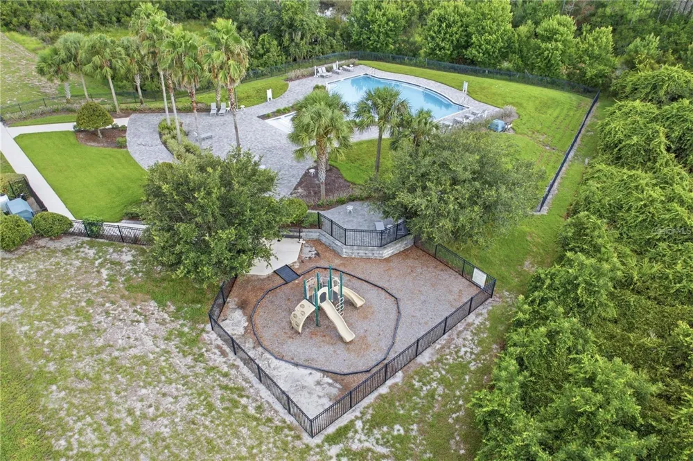 260 WHIRLAWAY DR Davenport, FL 33837