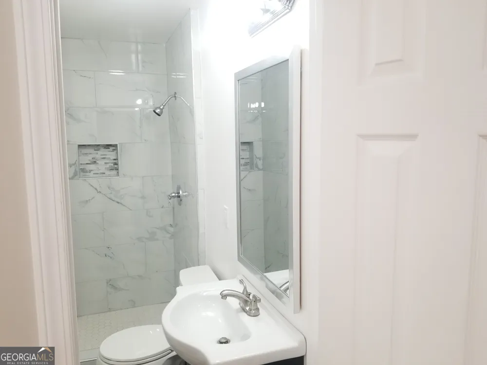 2467 Calvin AVE East Point, GA 30344
